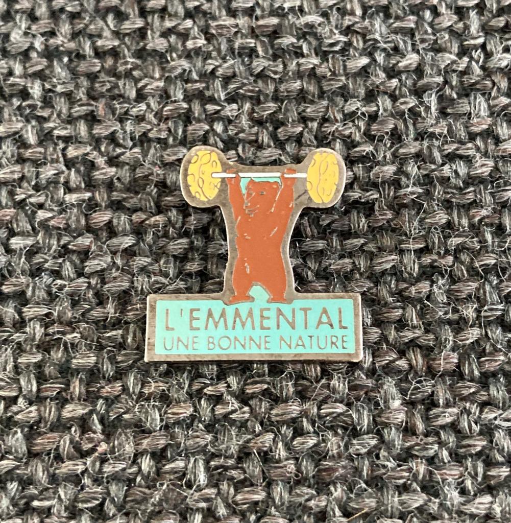 PIN - EMMENTAL - KAAS - FROMAGE - CHEESE, Envoi, Utilisé, Marque, Insigne ou Pin's