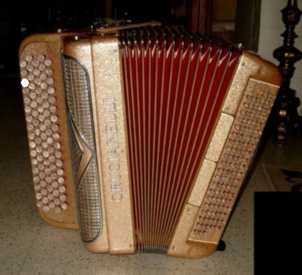 accordeon crucianelli vanguard, Musique & Instruments, Autres marques, Enlèvement, Utilisé, Avec bretelles