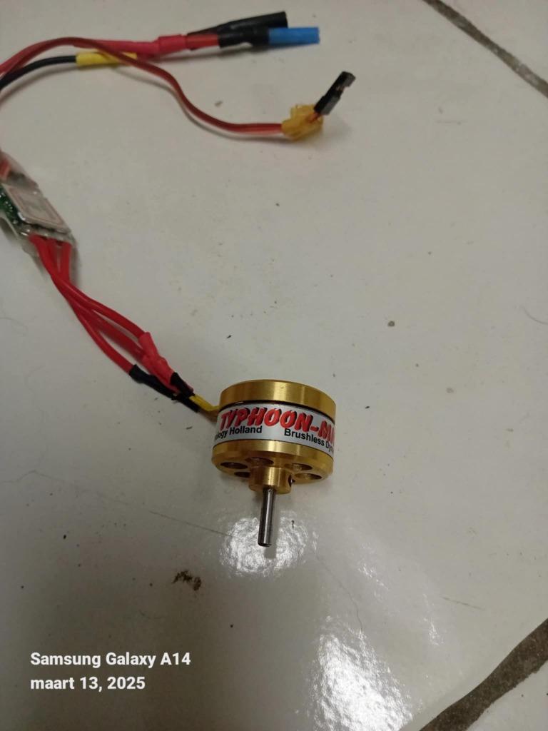 TYPHOON brushless motor + regelaar, Hobby & Loisirs créatifs, Modélisme | Radiocommandé & Téléguidé | Avions, Enlèvement, Comme neuf