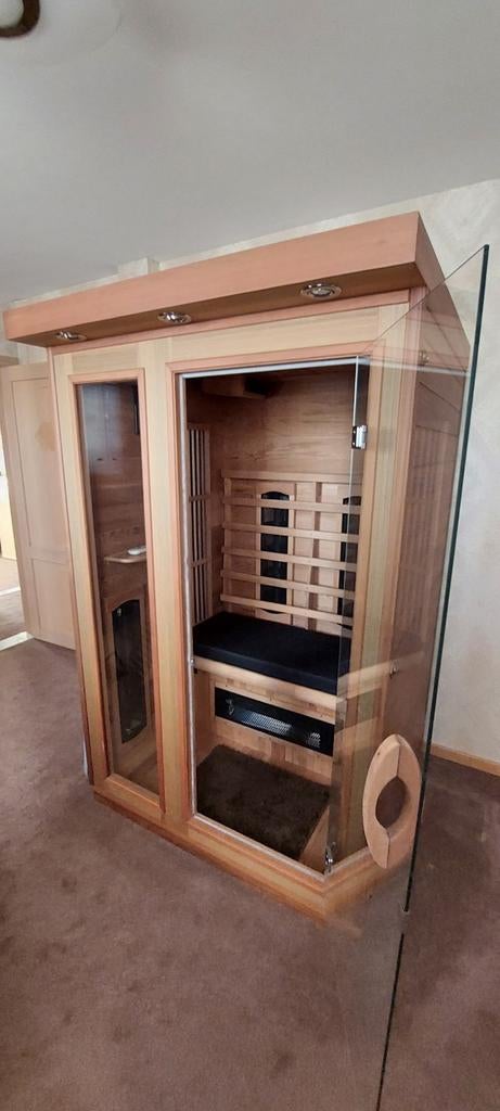 Infraroodcabine rood cederhout. Type: Infraplus2, Sport en Fitness, Ophalen