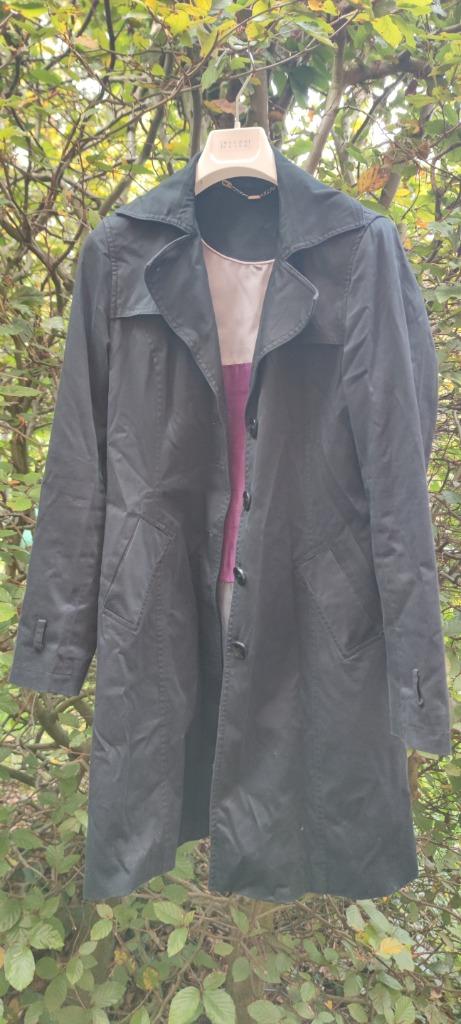 Zwarte trenchcoat maat M met gekleurde voering, Enlèvement ou Envoi, Porté, Taille 38/40 (M), Noir
