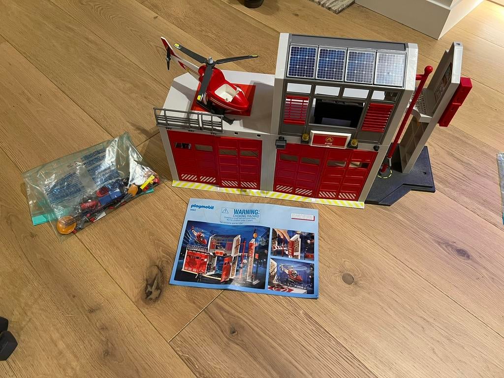 Playmobil brandweerkazerne 9462 + brandweerwagen 9464, Kinderen en Baby's, Speelgoed | Playmobil, Ophalen, Gebruikt