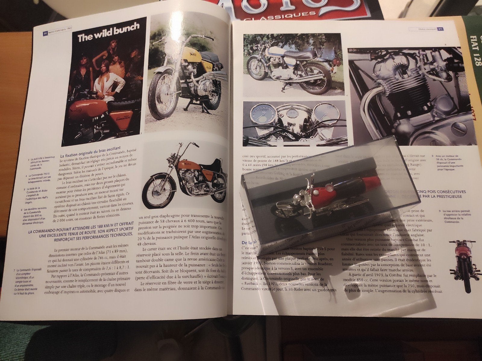 Norton Commando 1969 1:24 dans une vitrine, avec magazine, Enlèvement ou Envoi