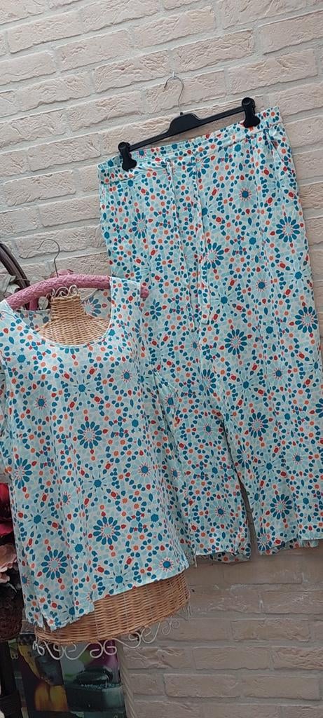 Ensemble maat 52  topje 61cm van oksel tot oksel damart, Kleding | Dames, Grote Maten, Overige typen, Overige kleuren, Ophalen of Verzenden