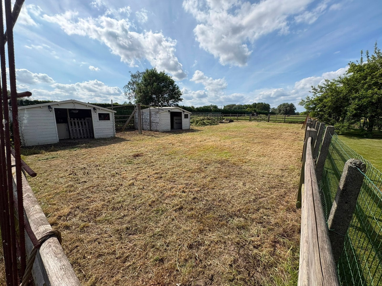 Weide van 450m2 te huur onmiddelijk beschikbaar, Dieren en Toebehoren, Stalling en Weidegang, Stalling, 1 paard of pony