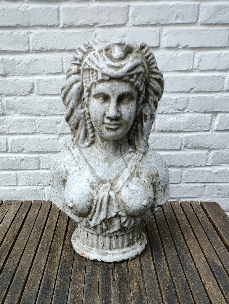 Buste van de Armeense godin ANAHIT in terracotta. 53x33x26, Ophalen, Buste, Beschilderd, 50 - 100 cm