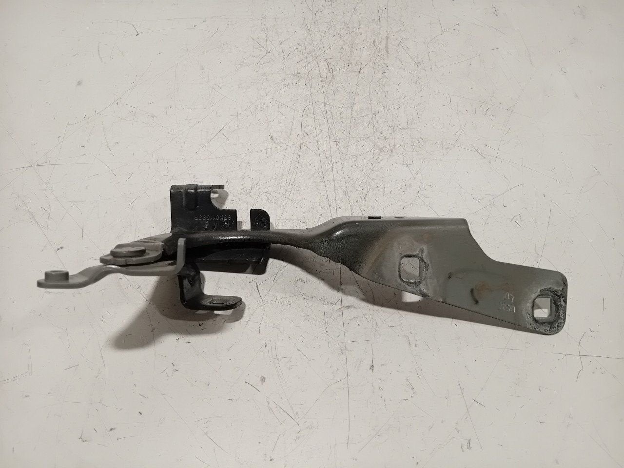 Motorkapscharnier links Renault Captur, Onderdelen@venauto.nl, Van der Ven Autorecycling B.V., Gebruikt, Ettenseweg 76, 4706 PB Roosendaal, The Netherlands