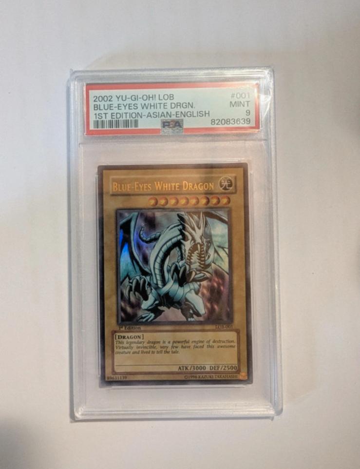 PSA 9 Blue-Eyes White Dragon LOB-001 1st Edition, Hobby en Vrije tijd, Verzamelkaartspellen | Yu-gi-Oh!, Ophalen of Verzenden