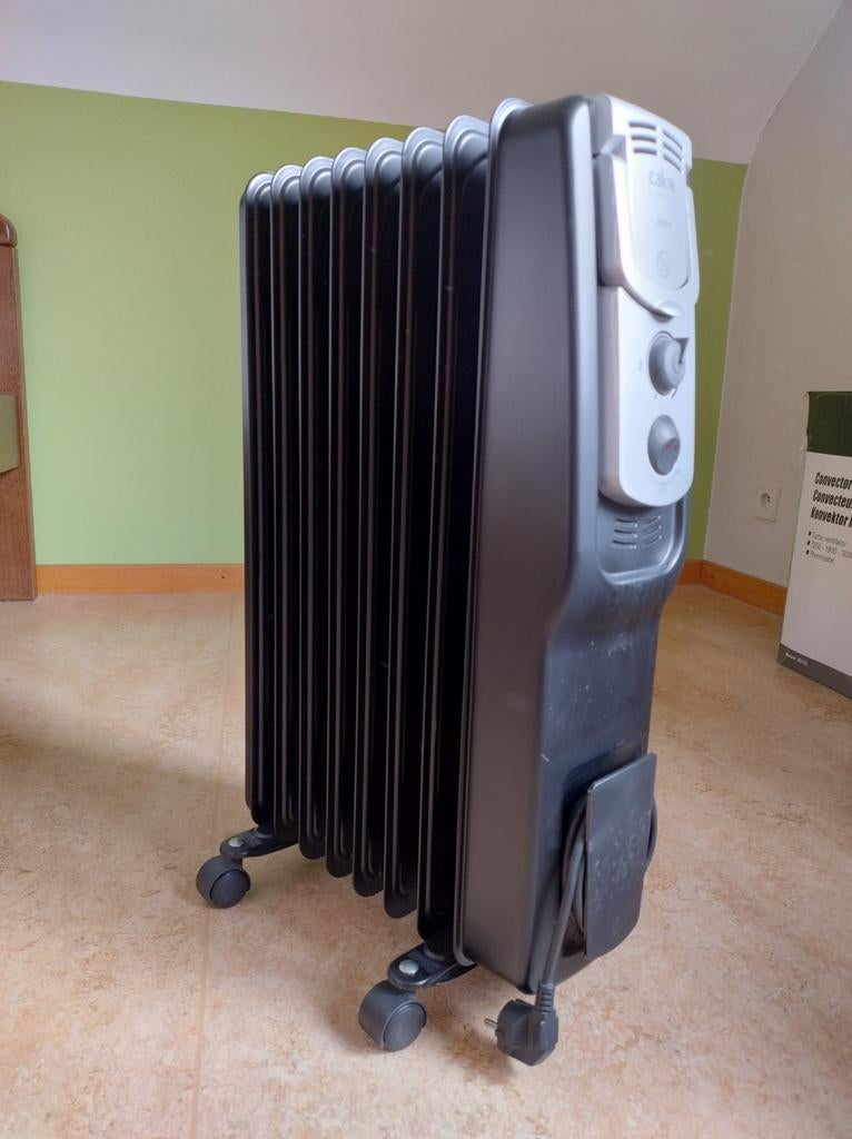Radiateur à mazout Calor avec thermostat réglable, 800 watts ou plus, Moins de 60 cm, Thermostat, Comme neuf