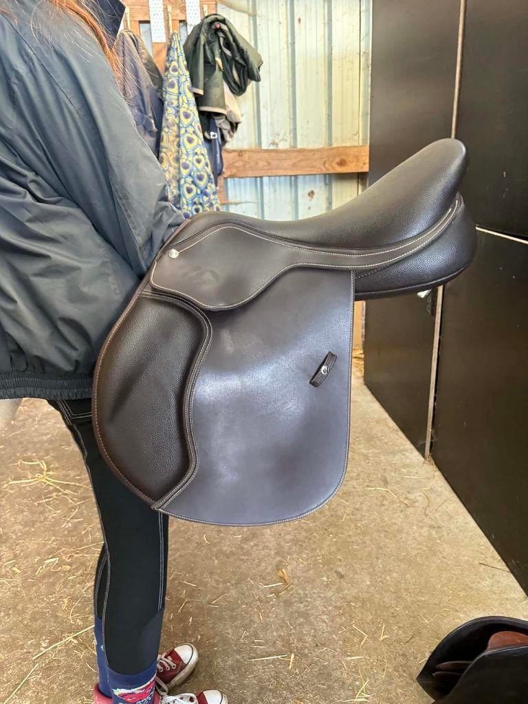 Bruin Wintec zadel 17,5 inch., Dieren en Toebehoren, Ophalen, Zo goed als nieuw, Springen