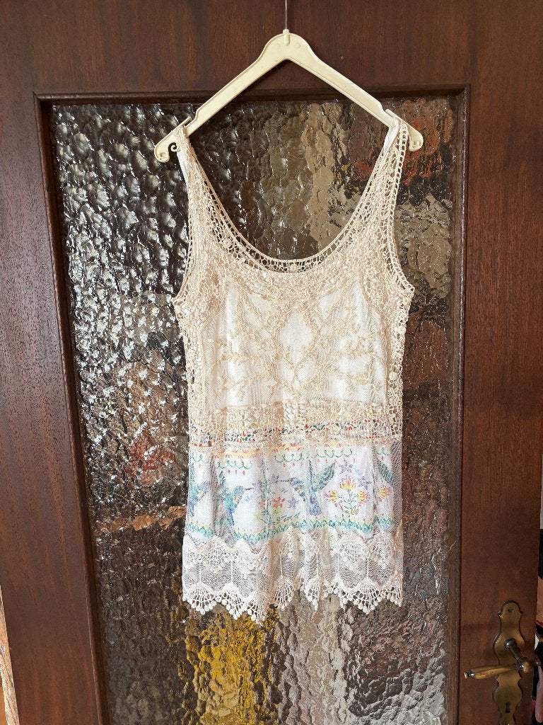 Debardeur Blanc Desigual dessus en crochet dessous colibri e, Enlèvement ou Envoi, Taille 34 (XS) ou plus petite, Blanc, Desigual