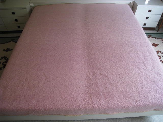Deken Sole Mio, 100% wol, fluwelen bies, 220x250, neuw !!, Huis en Inrichting, Ophalen, Wol, Paars