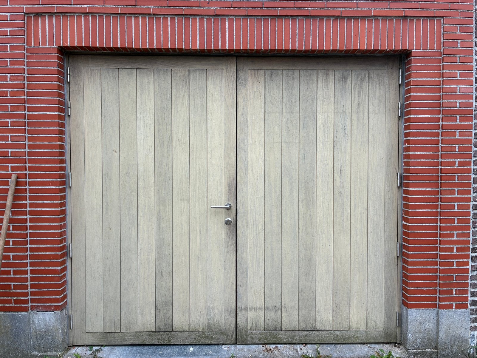 Dubbele houten poort, Ophalen, Gebruikt, Deurkozijn, 225 cm of meer