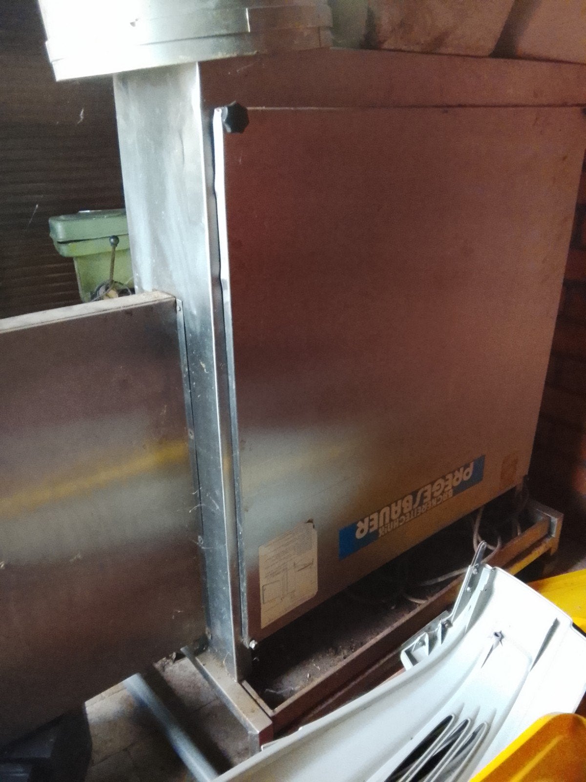 Bakplaten poetsmachine, Ophalen