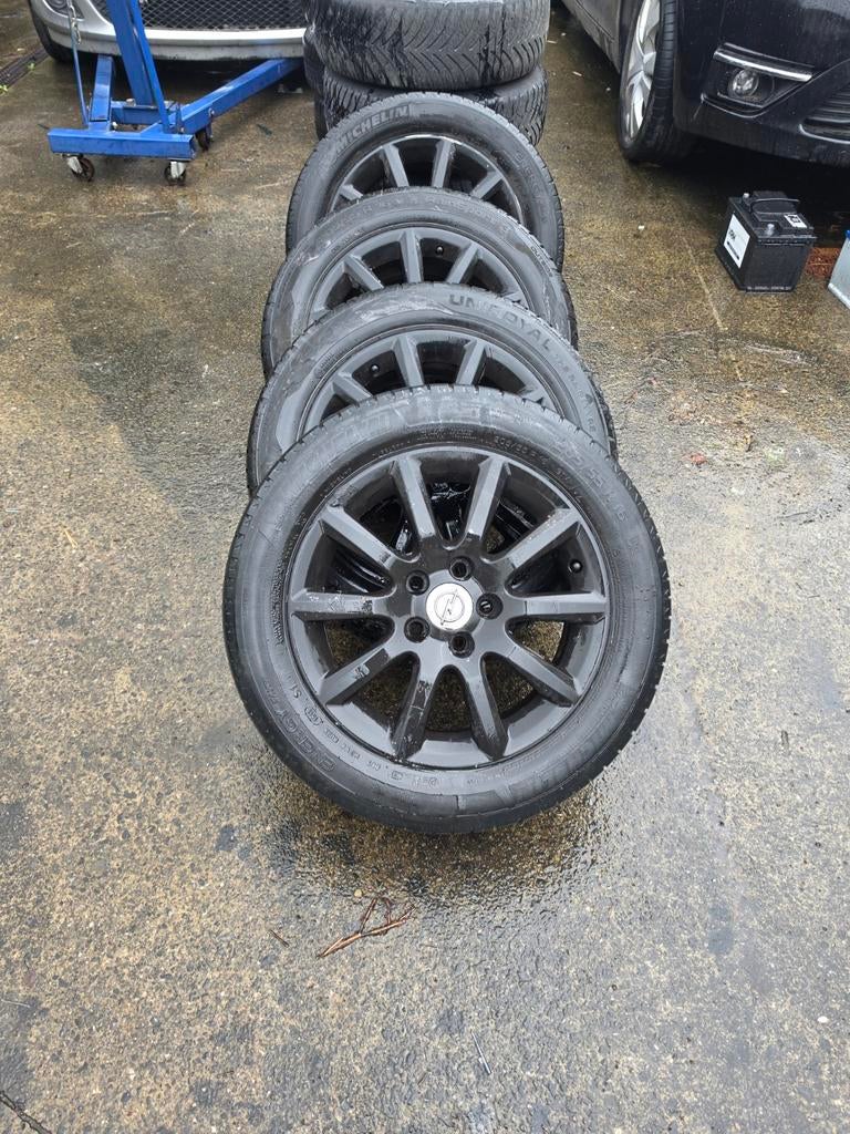 Jantes aluminium plus pneus opel 205/55/16 190 € les 4, Autos : Pièces & Accessoires, Pneus & Jantes, 4 Saisons, Pneu(s)