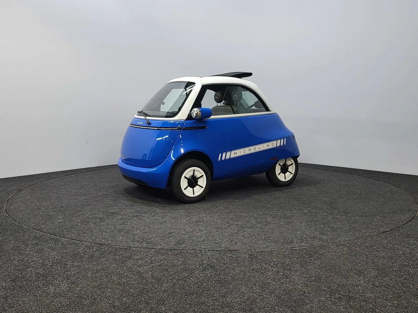 MICRO Microlino B RIJBEWIJS | 10.5 kWh | BTW Wagen | 90km/h, Auto's, Overige Auto's, Stof, Zwart, 12 kW, Nieuw