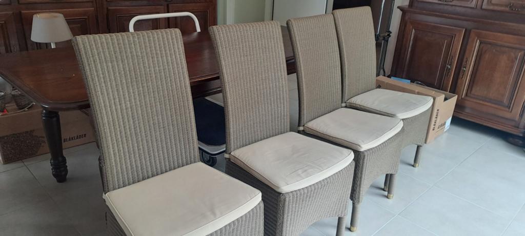 4 taupkleurige stoelen met kussens, Ophalen