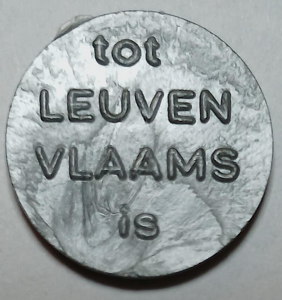 medaille plastiek tot leuven vlaams is - schoolstrijd 1968, Postzegels en Munten, Ophalen of Verzenden, Overige materialen