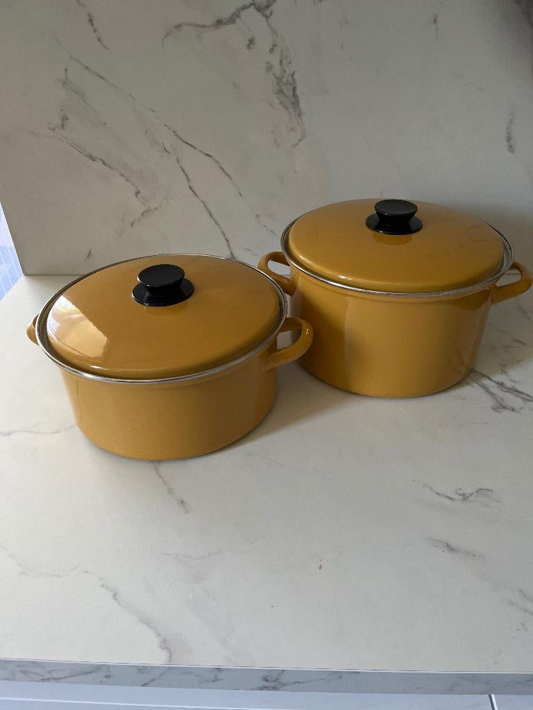 Casserole vintage couleur moutarde, Maison & Meubles, Comme neuf, Enlèvement, Autres matériaux, Plaque céramique