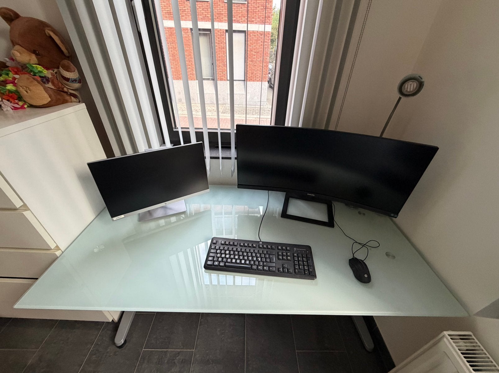 Melkglas bureau en bureaustoel, Huis en Inrichting, Ophalen, 160 cm, Gebruikt, Schoolbureau