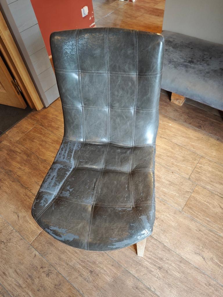 Chaises à donner, Utilisé, Quatre