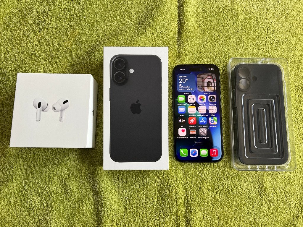 Perfecte Iphone 16 black + Originele Apple airpods pro, 128 GB, Zwart, IPhone 16, Ophalen of Verzenden