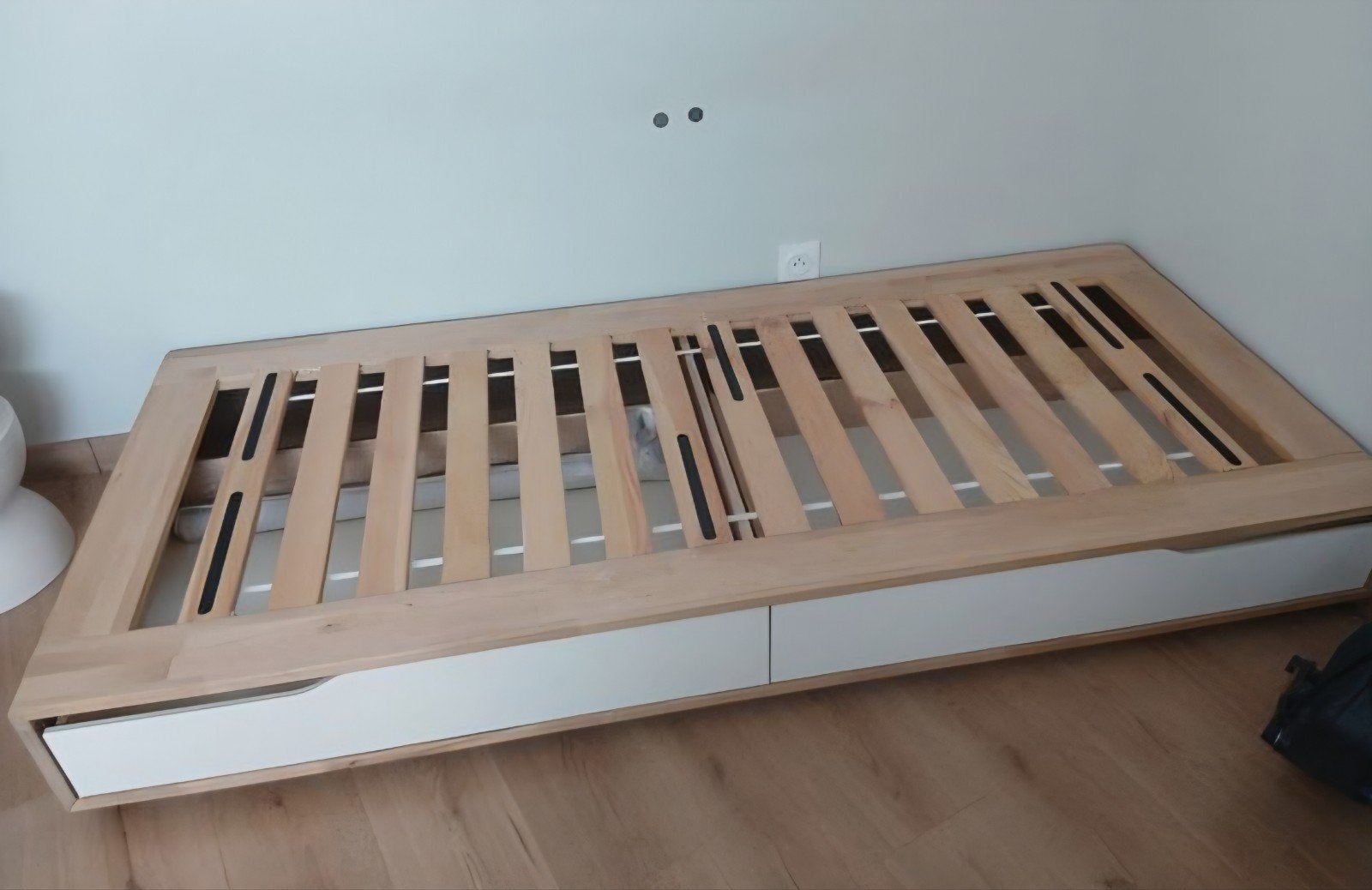 Lit Mandal Ikea 90x200cm en bois 2 tiroirs, Enlèvement, Matelas