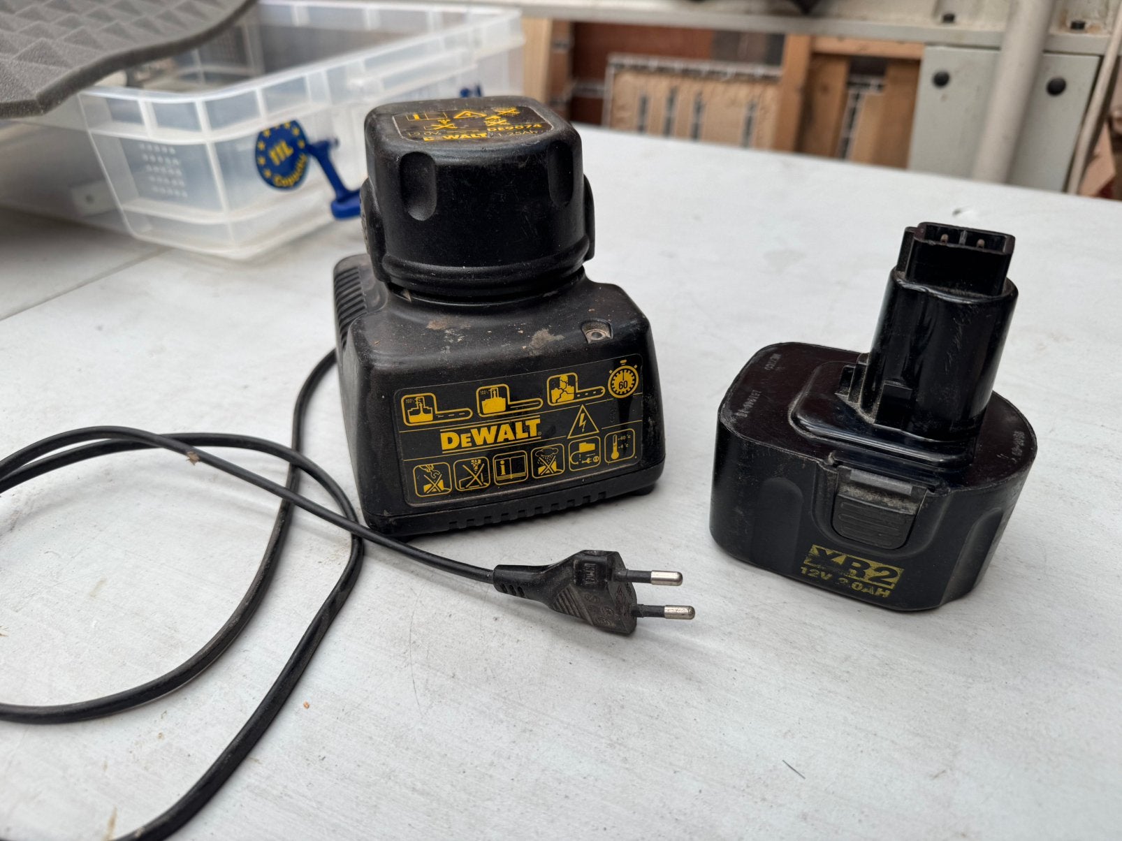 DeWalt 12V accu’s + lader, Enlèvement, Utilisé, DeWalt