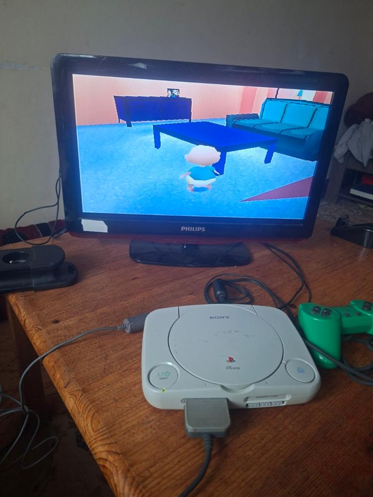 Ps 1 de kleine +geheugenkaart+magnette en alle kabels, Games en Spelcomputers, Spelcomputers | Sony PlayStation 1, Ophalen of Verzenden