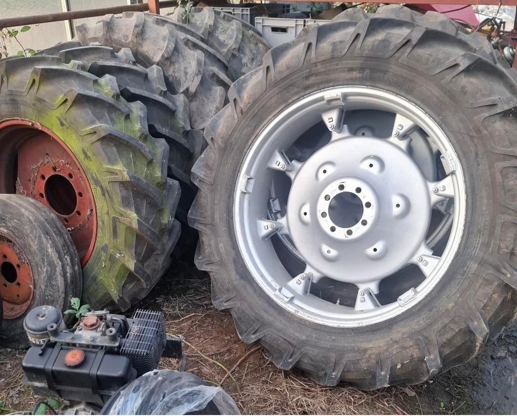 Banden 15.5R38 + deutz velgen in goede staat, Ophalen