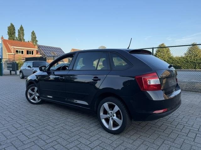 Skoda Rapid 1.6 TDI Navi Stoelverwarming ONLY EXPORT, Autos, Skoda, Achat, 90 ch, Entreprise, 1165 kg