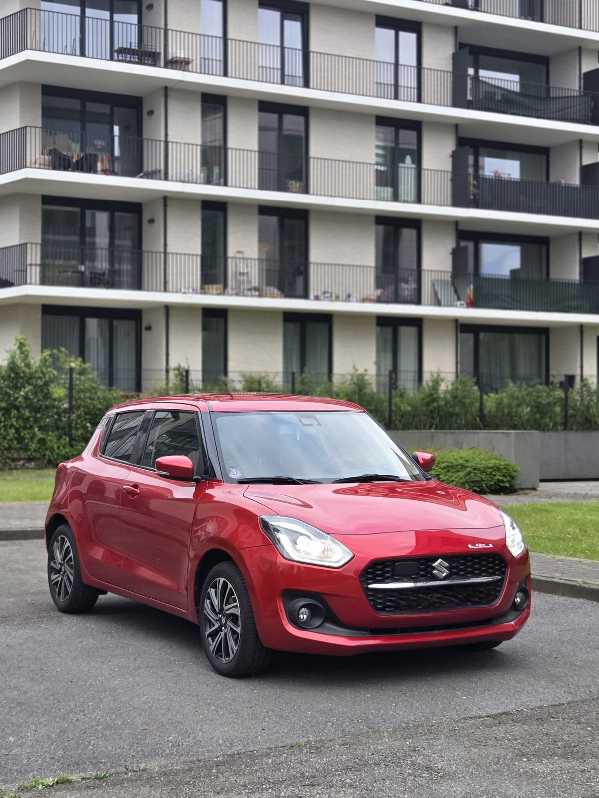 Suzuki Swift Benzine/hybride-Automaat-full opties, Auto's, Suzuki, Automaat, Bedrijf, Te koop, Onderhoudsboekje