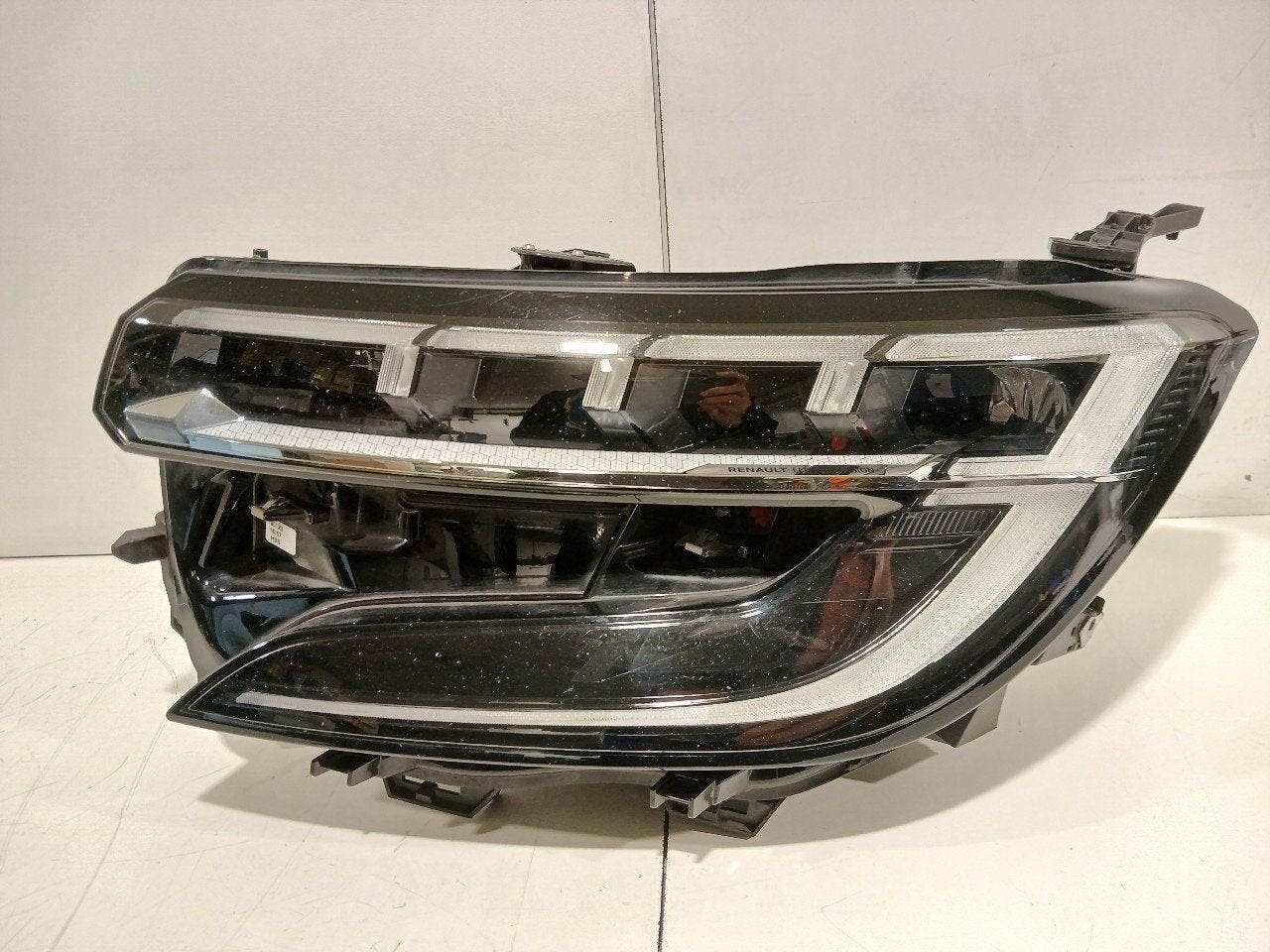 Koplamp links Renault Austral, Onderdelen@venauto.nl, Van der Ven Autorecycling B.V., Ettenseweg 76, 4706 PB Roosendaal, The Netherlands