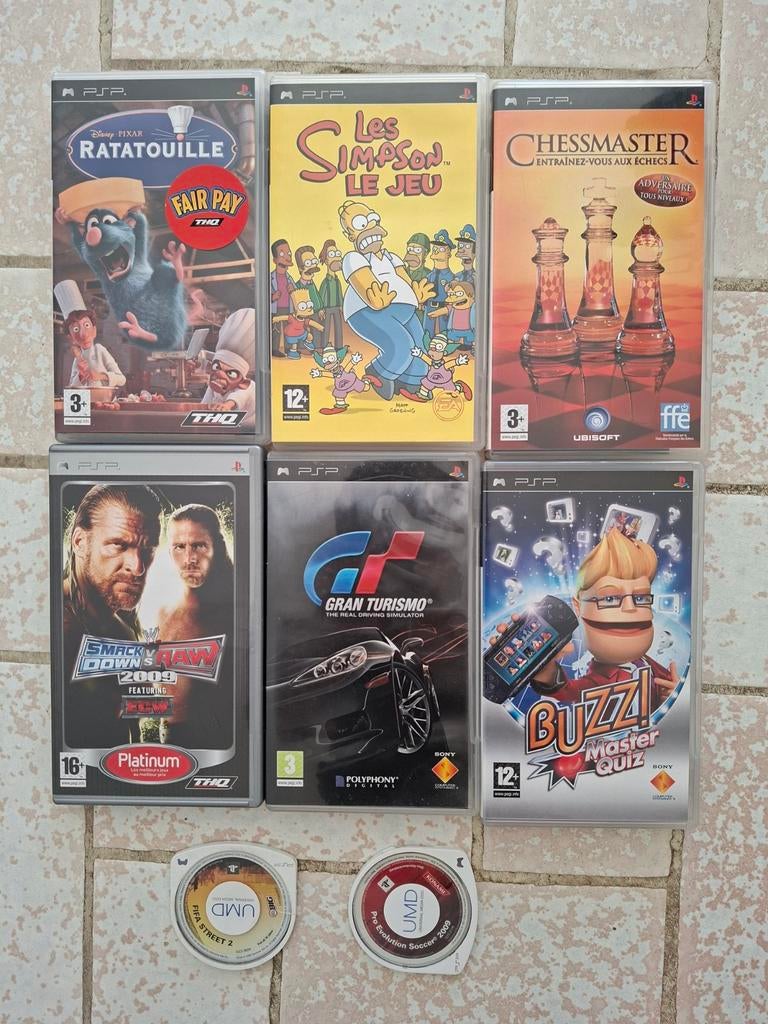 8 jeux psp. 6 jeux complets + 2 jeux en loose.

1 jeux abîmé, Enlèvement ou Envoi