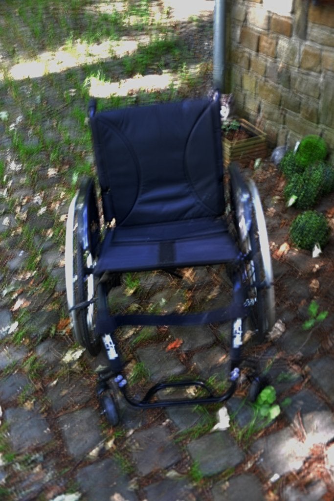 Chaise roulante active 360° 2 ans avec coussin anti escarre, Enlèvement, Comme neuf