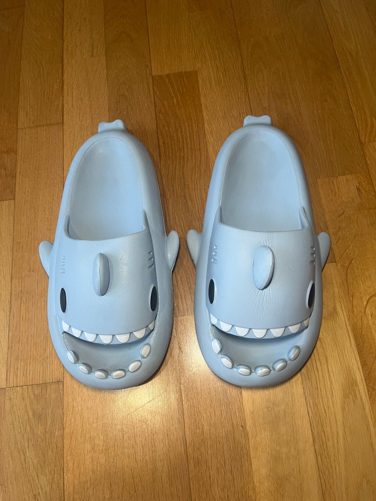 Haai slipper, Kleding | Heren, Slippers, Blauw, Ophalen of Verzenden, Zo goed als nieuw