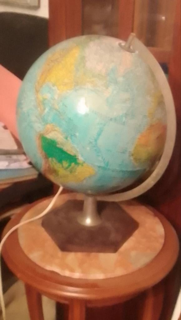 Lampe globe terrestre, Maison & Meubles, Accessoires pour la Maison | Globes