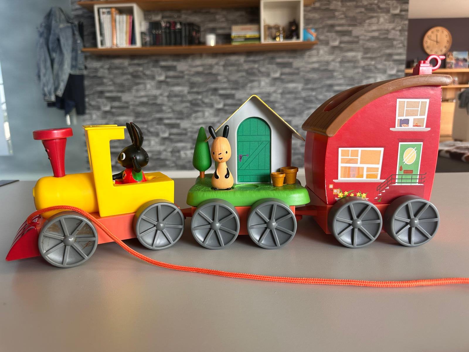 Bing speelgoedtrein met geluid en figuurtjes, Ophalen of Verzenden, Zo goed als nieuw