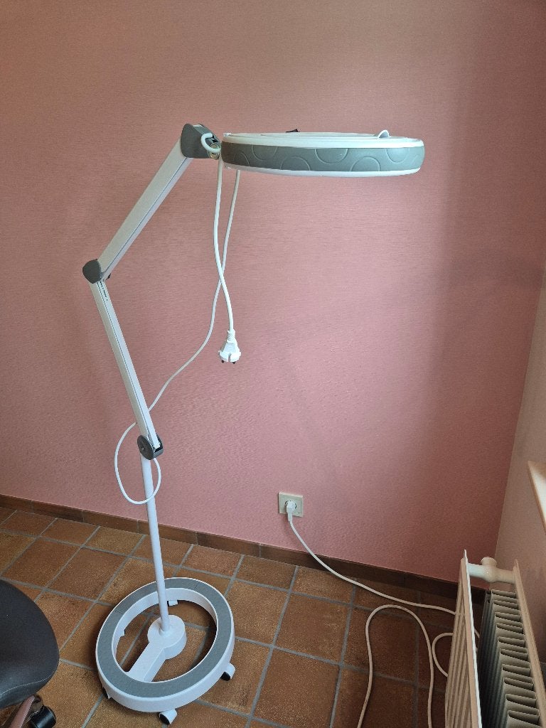 Lamp schoonheidssalon, Ophalen, Gebruikt