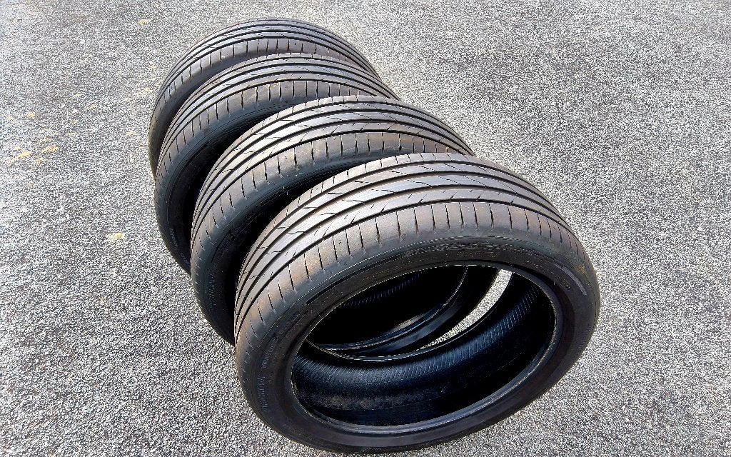 4 nouveaux (100 km) pneus été Hankook 235/45R20, Autos : Pièces & Accessoires, Neuf, Pneus été, Pneu(s), Enlèvement