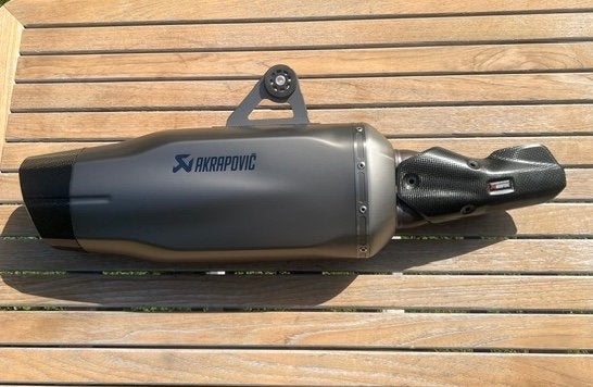 Silencieux AKRAPOVIC BMW 1200 & 1250 GS 13’ à 2024, Motos, Enlèvement ou Envoi, Comme neuf