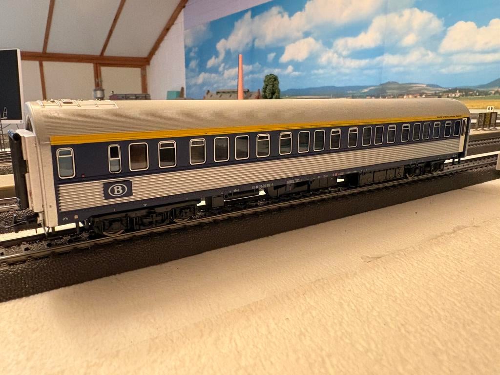 Slaaprijtuig type P inox NMBS., Gelijkstroom, Wagon, Zo goed als nieuw, Ophalen