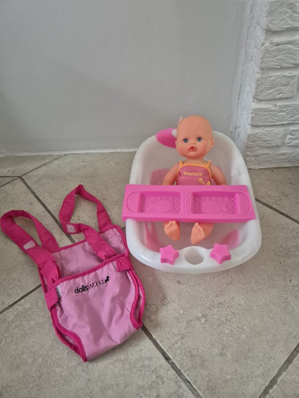 Poupée avec baignoire et porte-bébé, Enlèvement ou Envoi, Comme neuf, Baby Pop