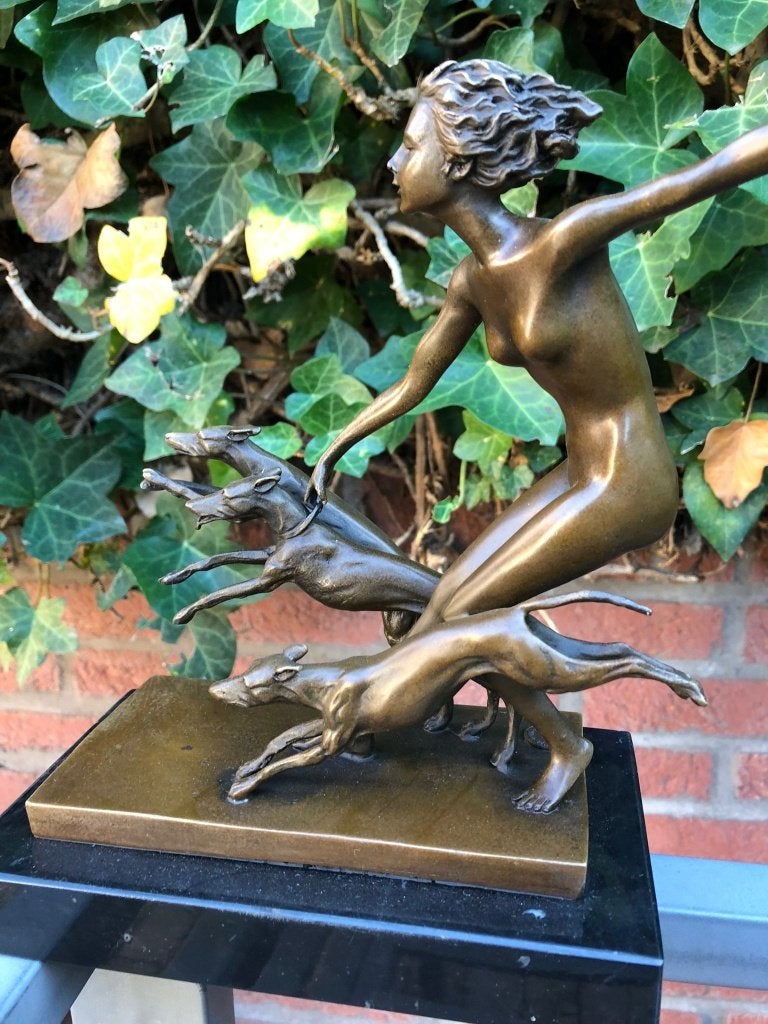 bronzen sculptuur godin vrouw v jacht 3 windhonden, Ophalen of Verzenden, Brons, Zwart, Vrouw