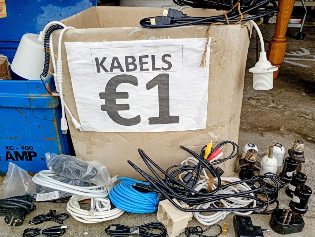 NU GRATIS allerlei kabels Gsm HDMI USB Netwerk Tv enz. Diest, Ophalen