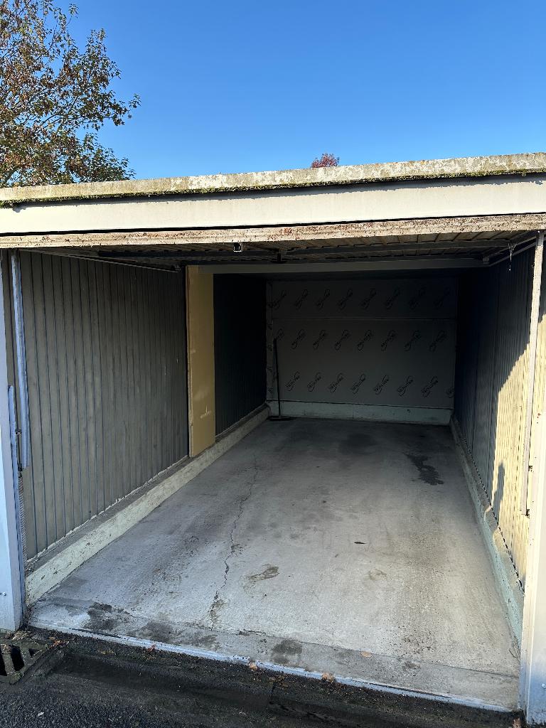 Verzorgde garagebox te koop in Rumbeke, Immo, Provincie West-Vlaanderen