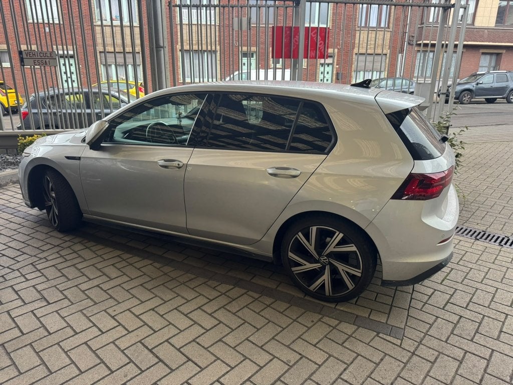 Volkswagen Golf VIII R-Line, Dealer onderhouden, Leder en Stof, 3 cilinders, 119 g/km