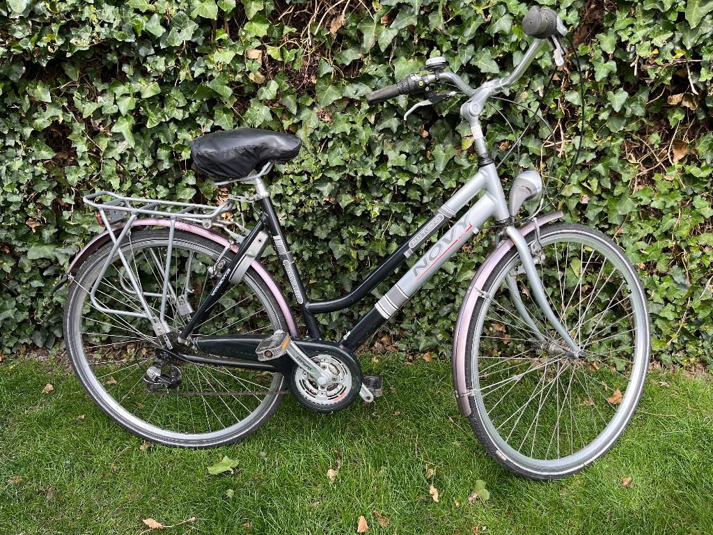Rijklare damesfiets novy traveller, Fietsen en Brommers, Ophalen, Zo goed als nieuw, Velgrem, Versnellingen