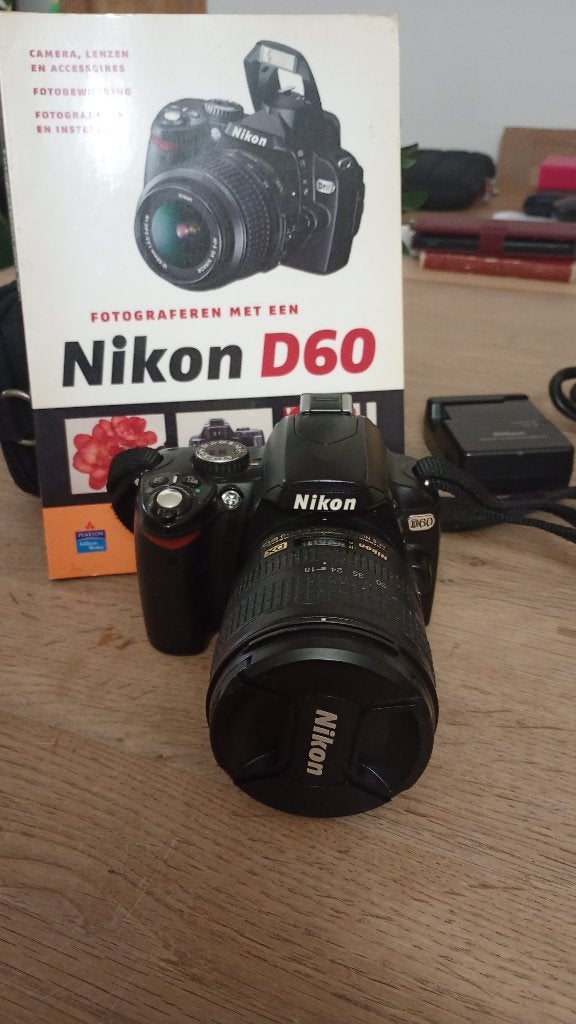 Nikon D60 met 18-70 lens, Enlèvement ou Envoi, Pare-soleil, 10 mégapixels, Utilisé