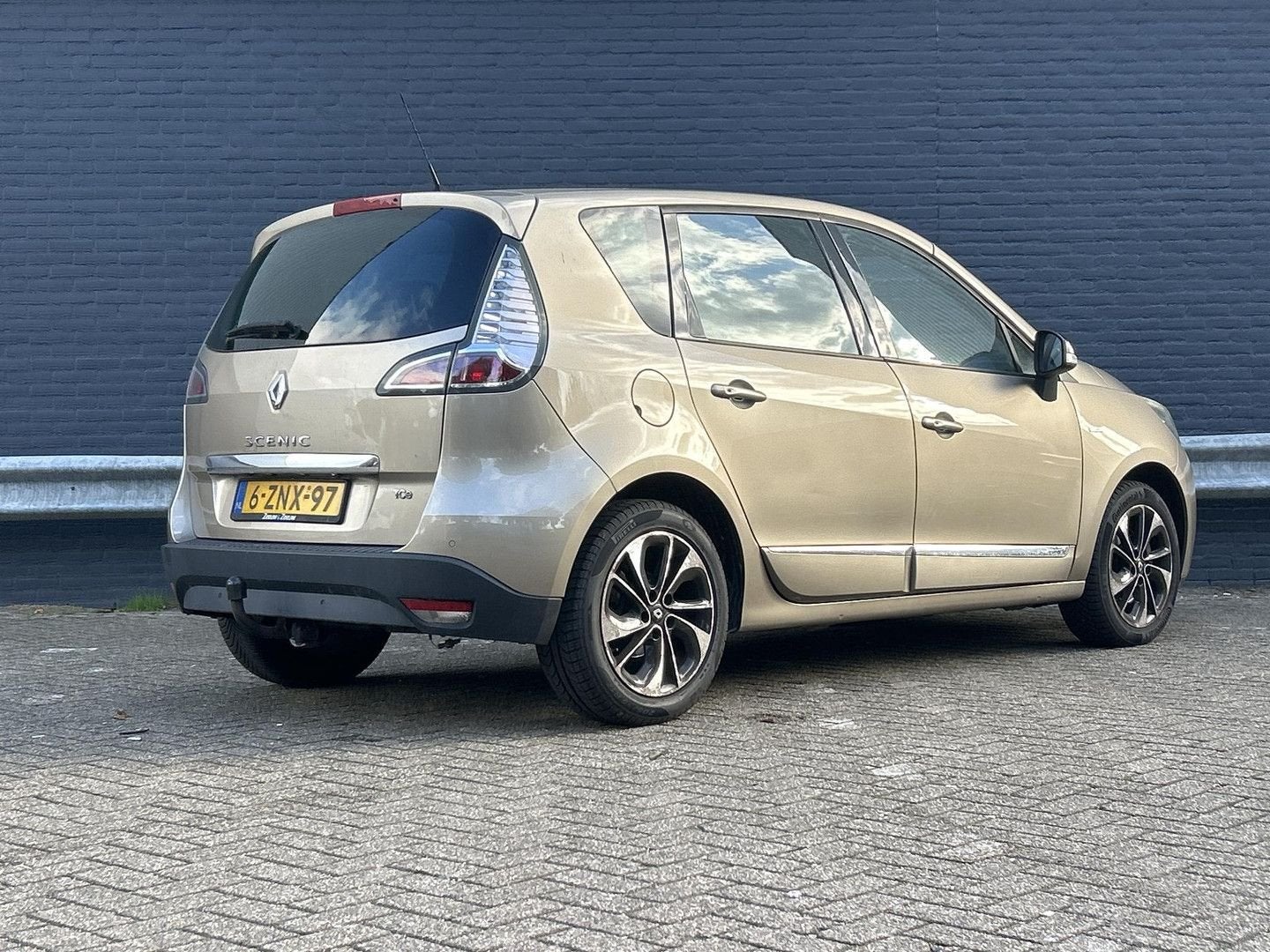 Renault Scenic 1.2 TCe Bose Leder | BOSE | Climate | Cruise, Monovolume, 135 g/km, Bruin, Bedrijf